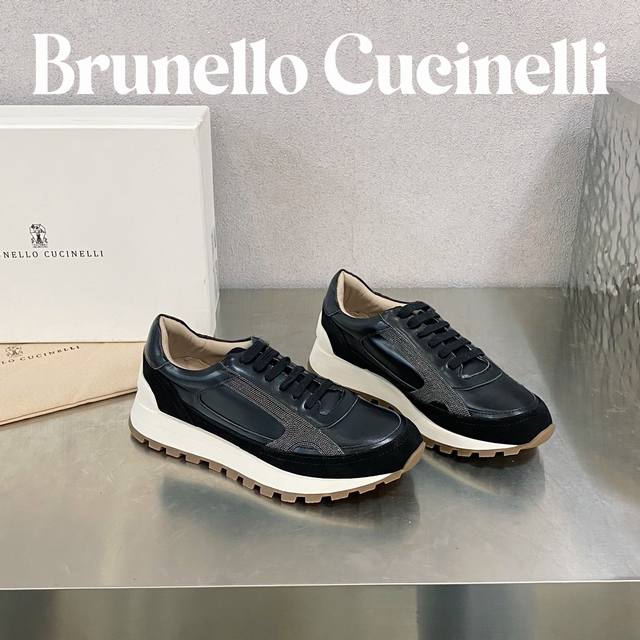 最高版本厂批价 Brunello Cucinelli 布鲁内罗 库奇内利 年新款女士 串珠缀饰运动鞋 珍贵细节与精美对比彰显着这些胶底鞋的运动风格。高超工艺在当